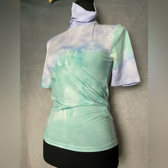 Tie dye short sleeve turtle neck shirt size small - Picture 3 of 6